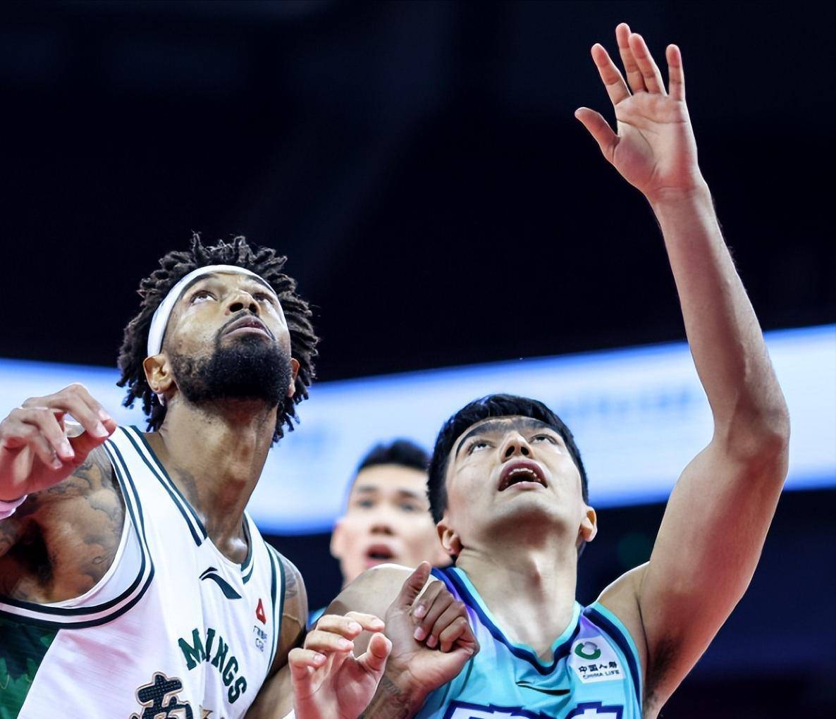 关于CBA常规赛冲刺阶段再迎强敌，拉齐奥官宣签约，主帅态度：管理层满意，更衣室氛围转暖的信息